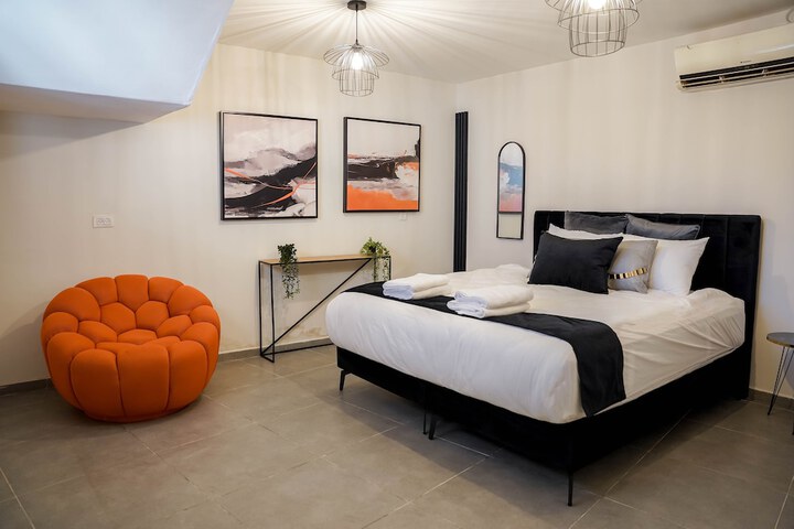 Room 15 of 315