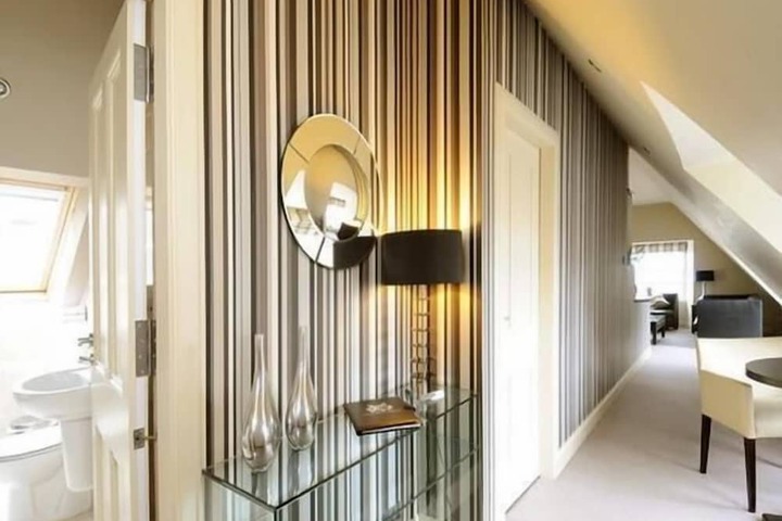 Room 27 of 39