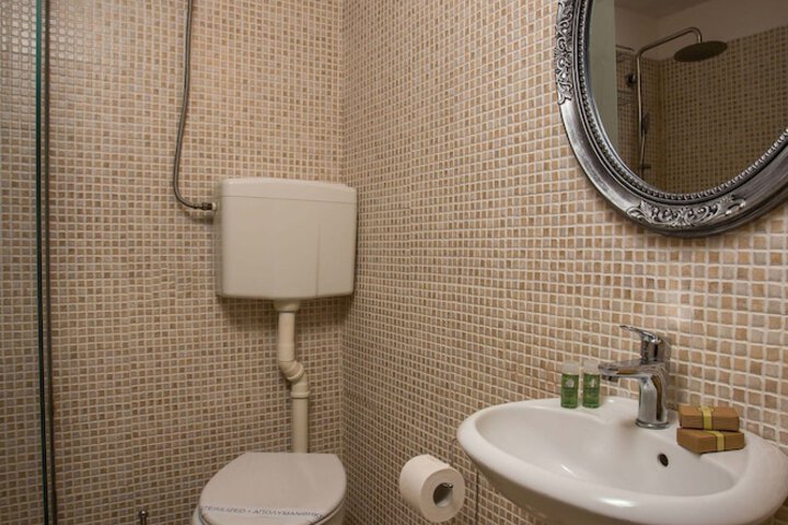Room 30 of 49