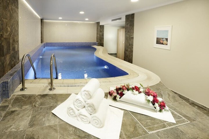 Pool 19 of 24