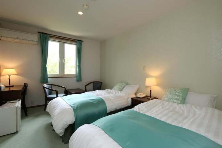 Room 13 of 27