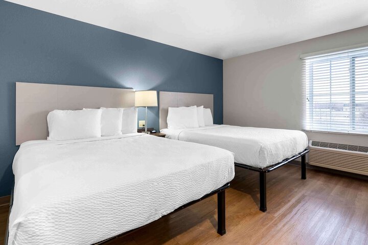 Studio Queen Bed (8 of 9)