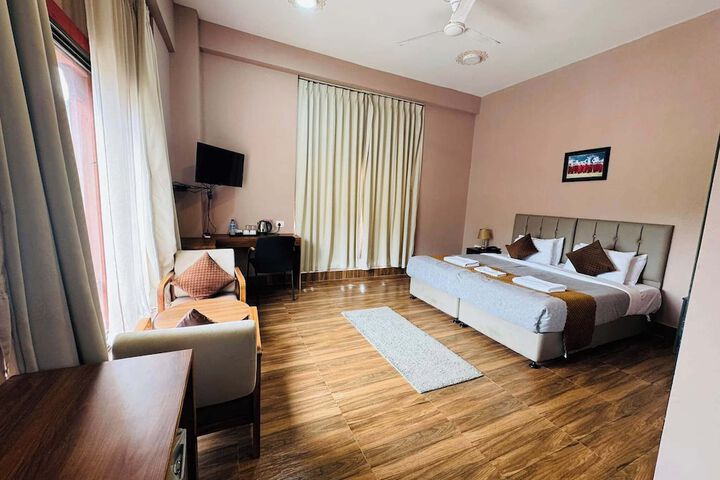 Room 11 of 28