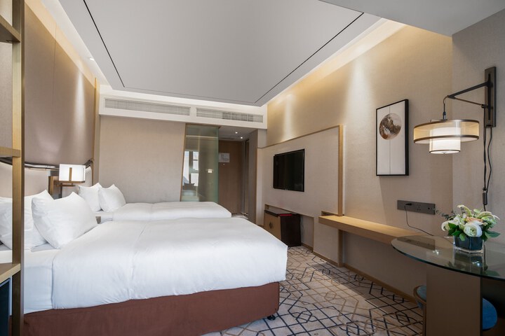Room 9 of 25