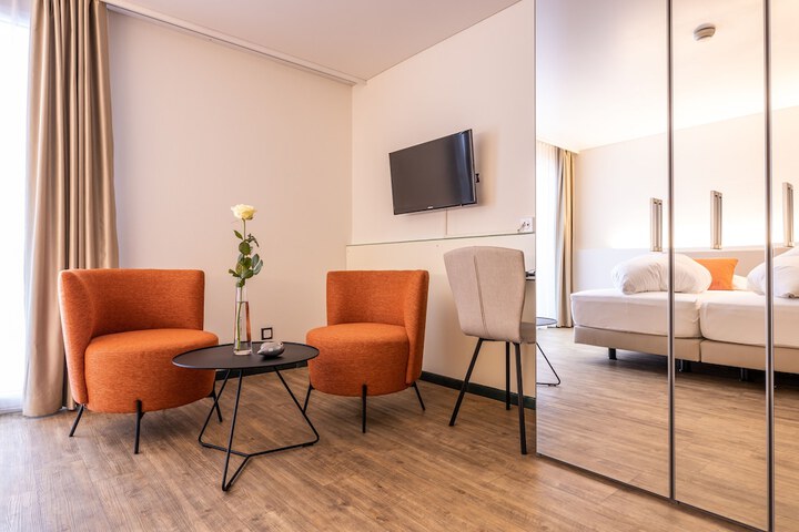 Room 10 of 48