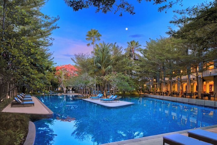 Pool Hotel