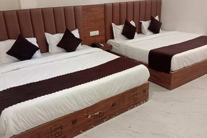 Room 7 of 18