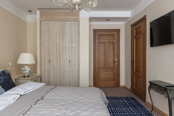 Room 44 of 118
