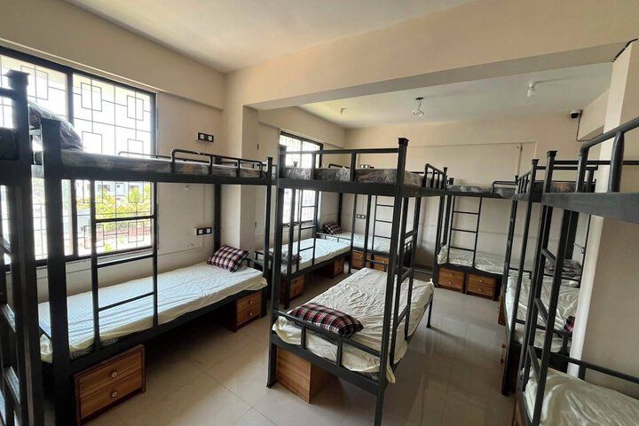 Room 11 of 27