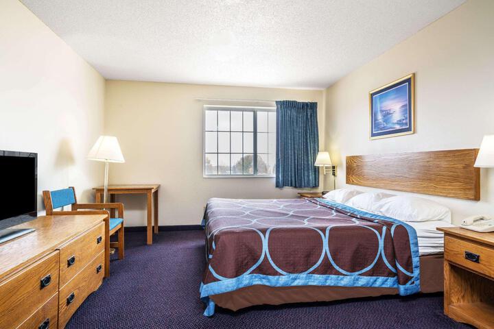 2 Queen Beds (2 of 19)