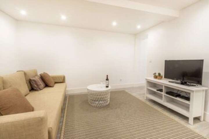 Room 8 of 14