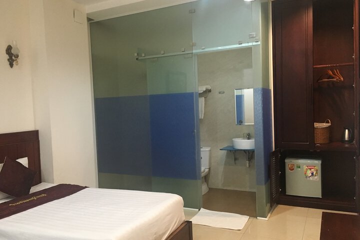 Room 10 of 17