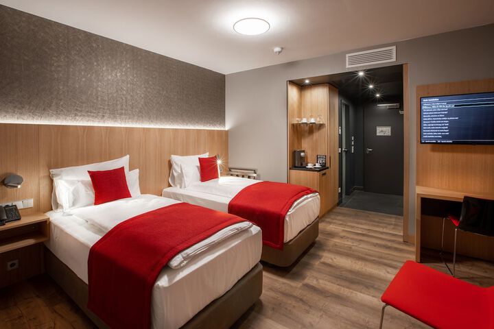 Room 15 of 46
