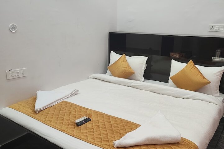 Room 5 of 15