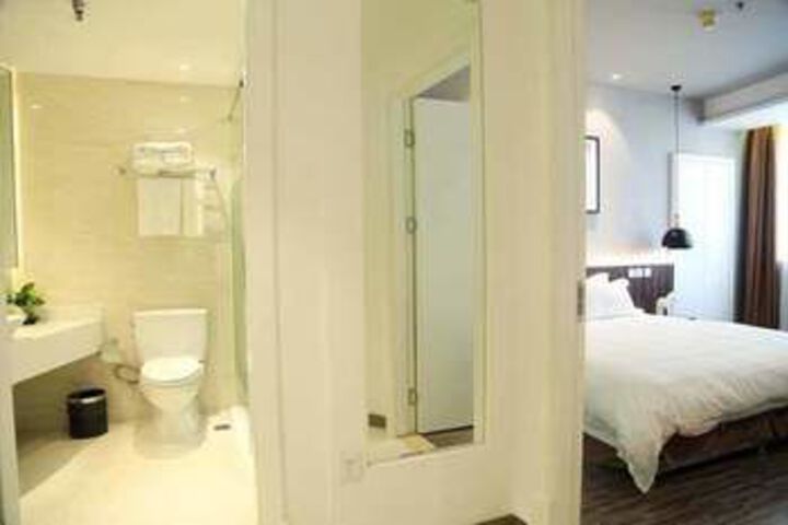 Room 17 of 23
