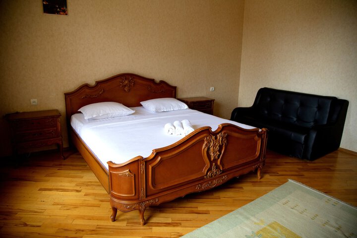 Room 6 of 42
