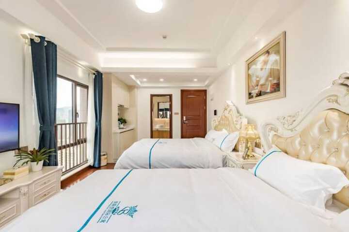 Room 5 of 27