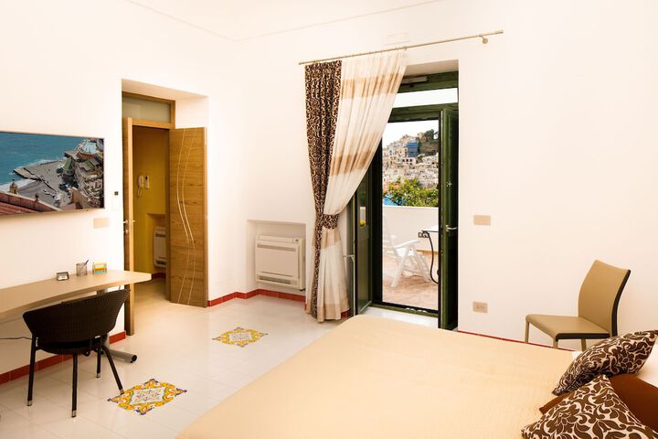 Room 7 of 33