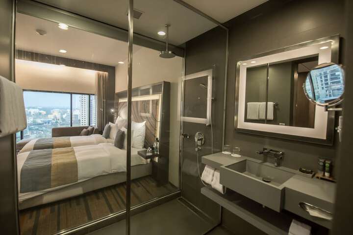 Room 13 of 126