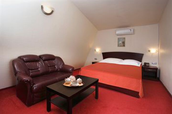 Room 6 of 20