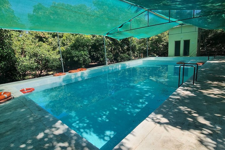 Pool 25 of 52