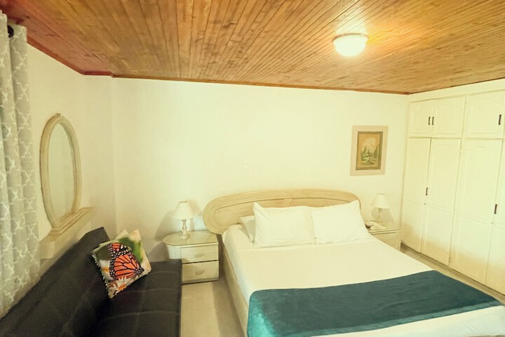 Room 4 of 123