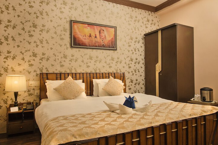 Room 25 of 53