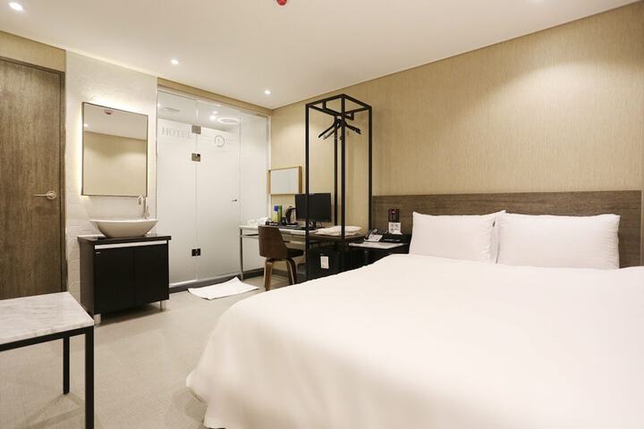 Room 29 of 46