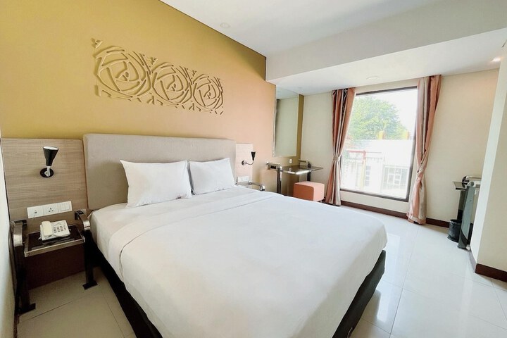 Room 4 of 90