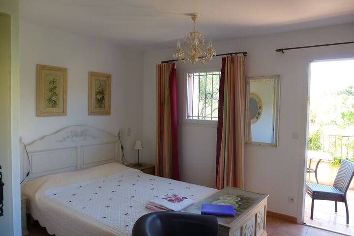 Room 5 of 75