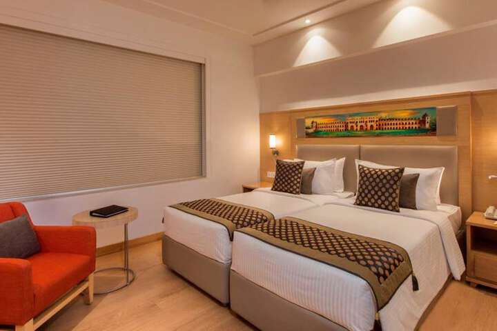 Room 10 of 32