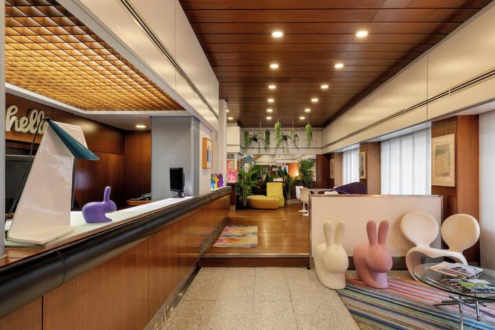 Entrance & Lobby