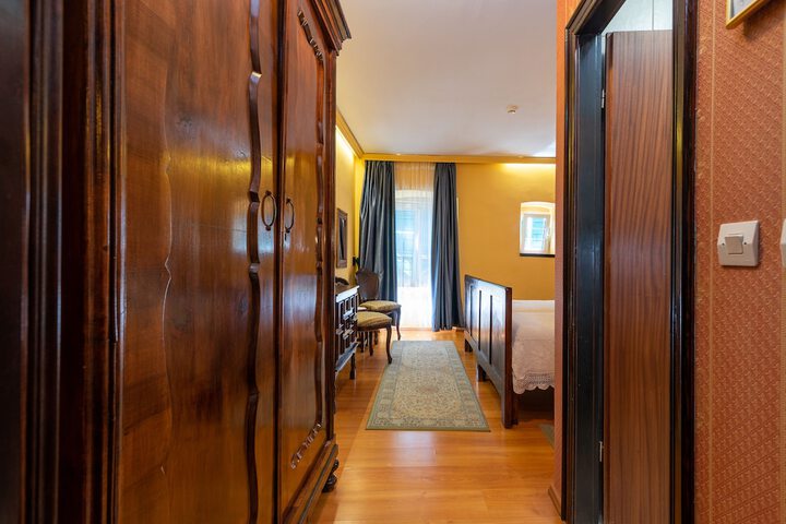 Room 45 of 108