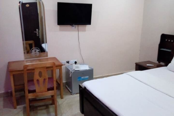 Room 12 of 30