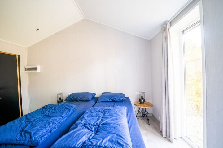 Room 2 of 39