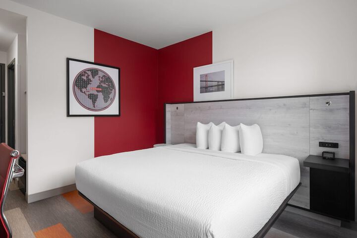 Room 11 of 30