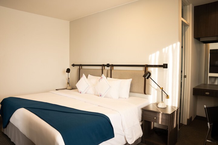 Room 30 of 106