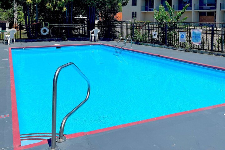 Pool 23 of 28