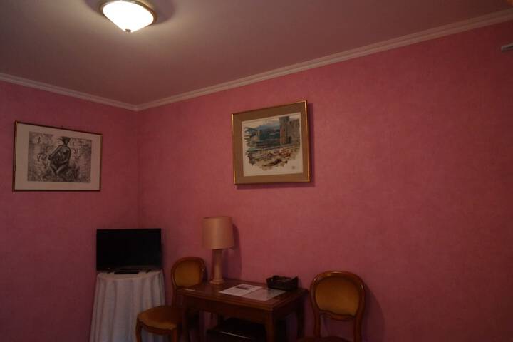 Room 5 of 38