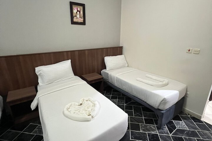 Room 4 of 32