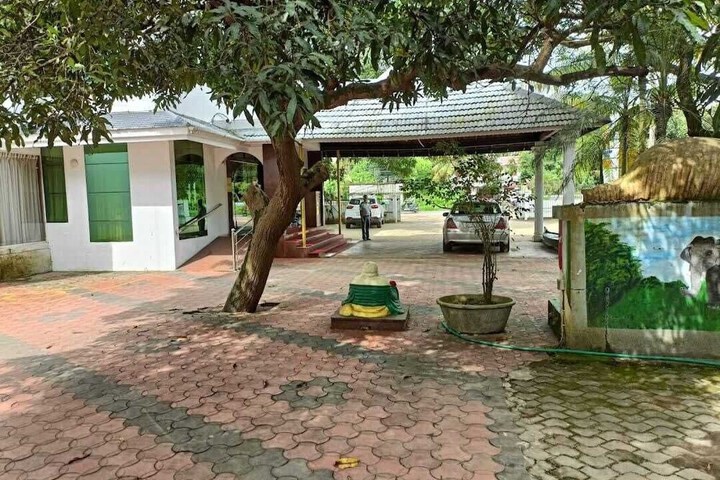 Property Grounds 9 of 12