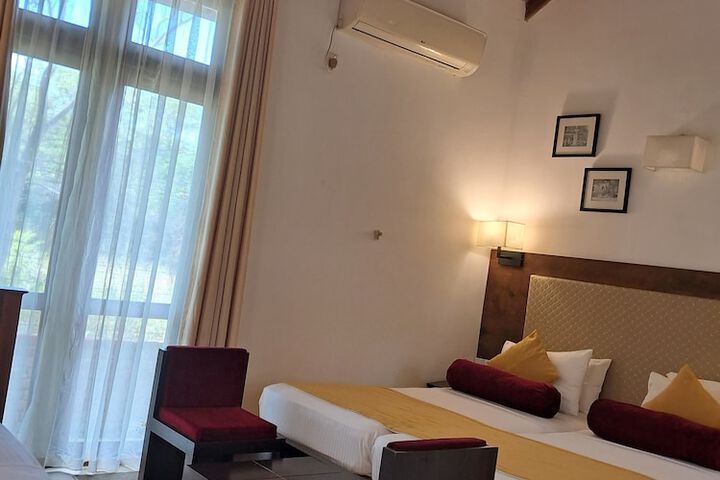 Room 7 of 28