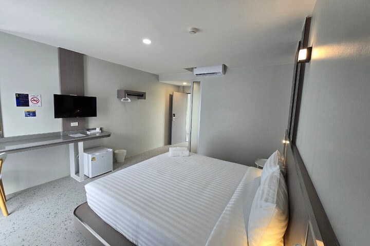 Room 4 of 85