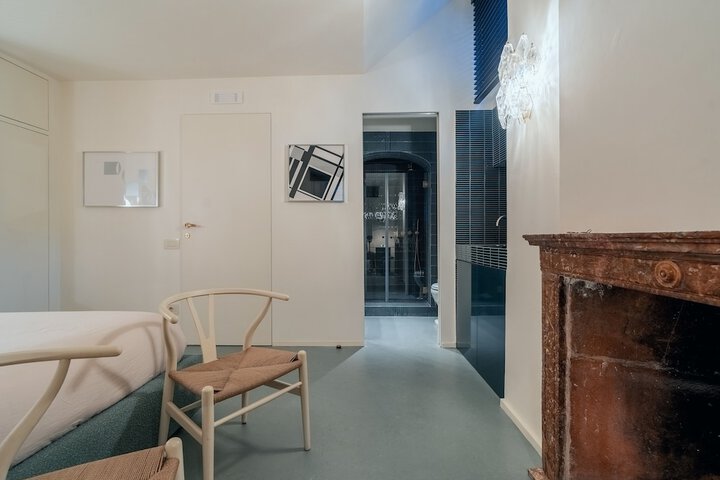 Room 12 of 63