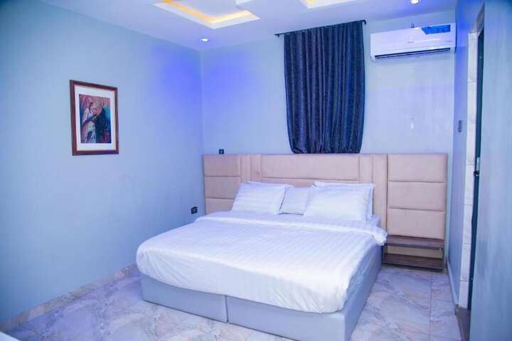 Room 16 of 40