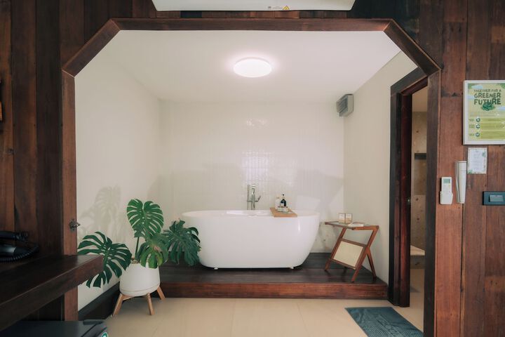 Room 12 of 94
