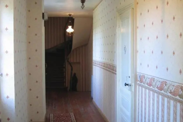 Room 3 of 6