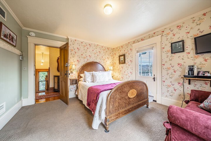 Hotel Exterior 149 of 152