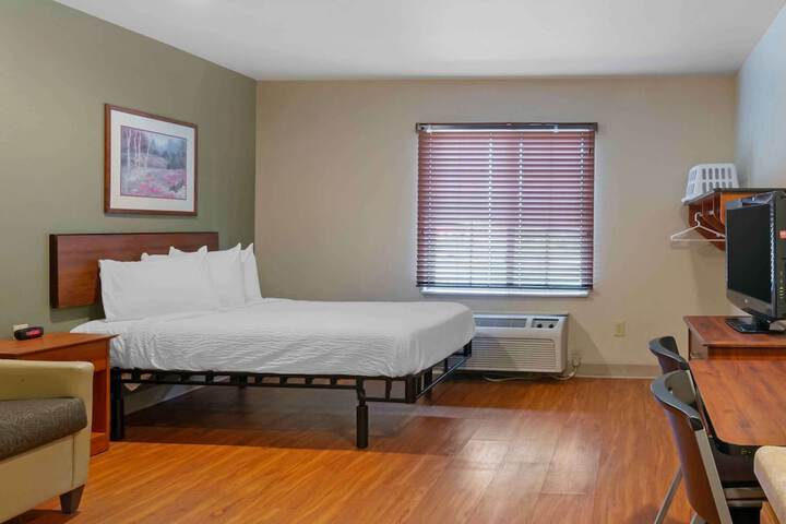 Studio with Double Bed (8 of 16)