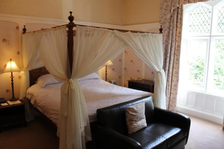 Room 10 of 25